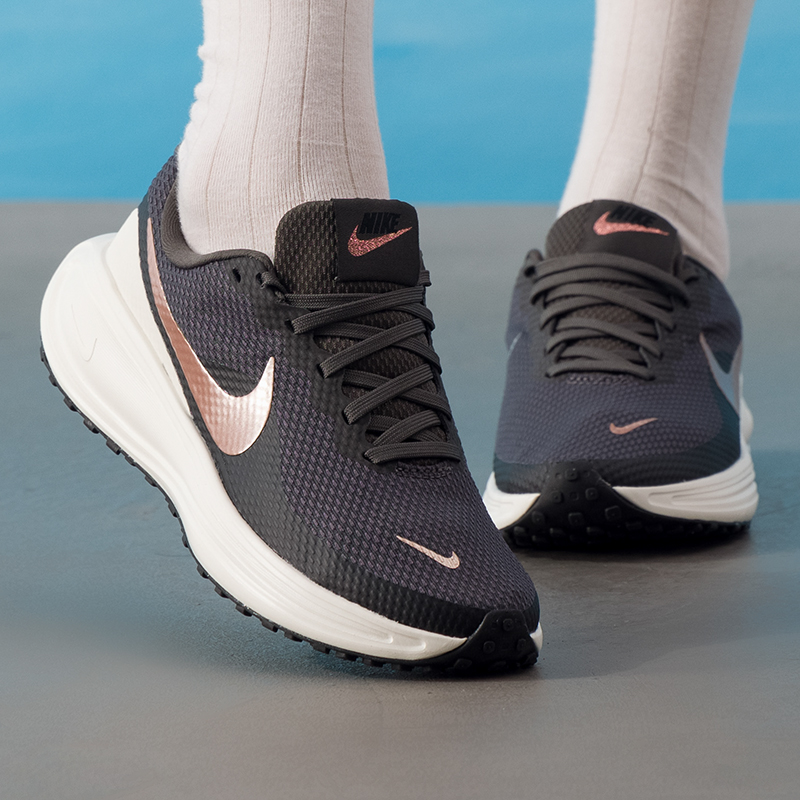 ナイキ レディースシューズ オリジナル 軽量 通気性 フィッ - Lightweight Road Running Shoes のレビューと価格